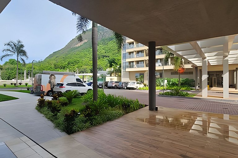 Suíte na Barra c/ Garagem e Micro-ondas 8BL2