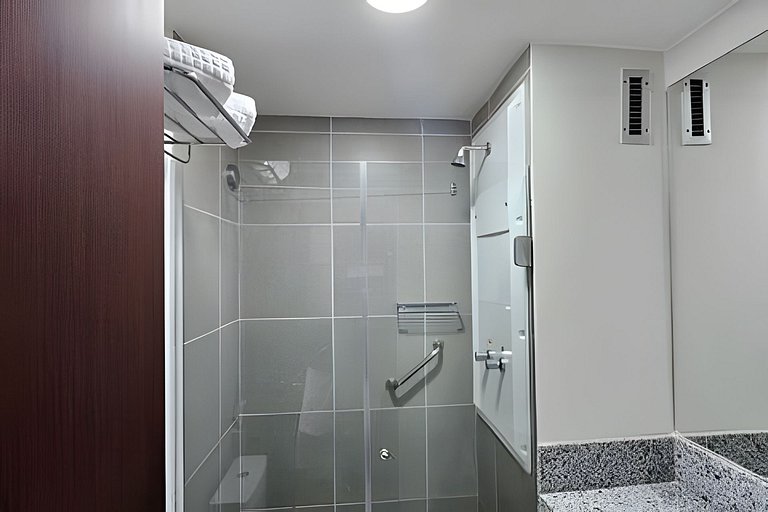 Suíte na Barra c/ Garagem e Self Check-in 112BL2