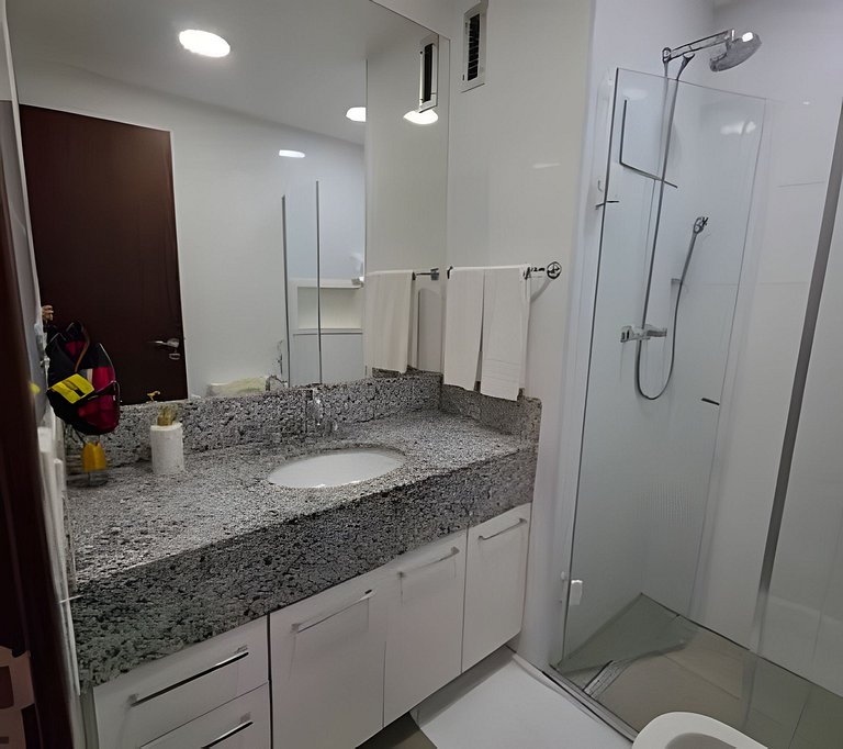Suíte na Barra c/ Garagem e Self Check-in 5BL2