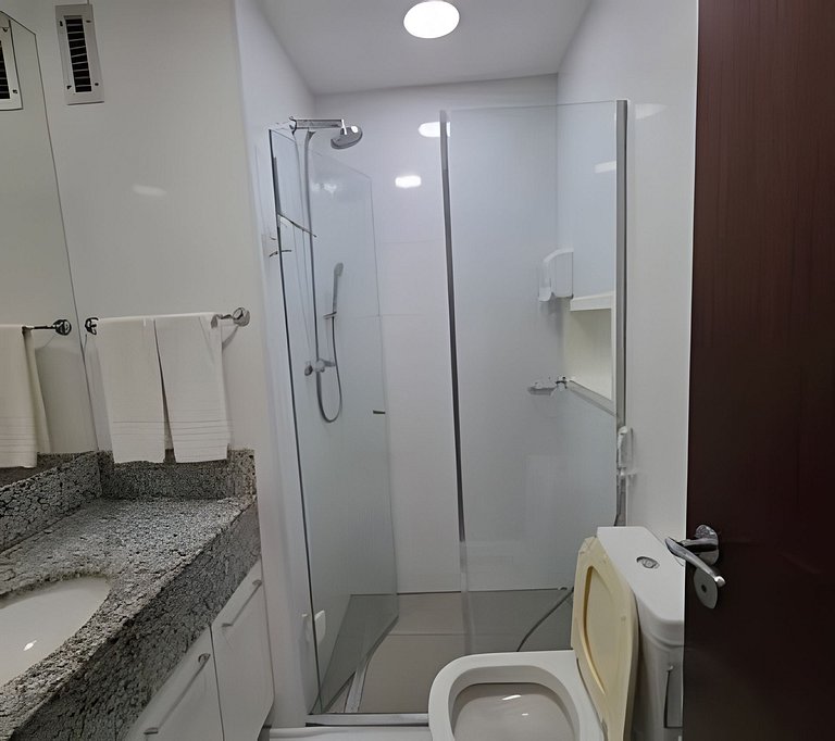 Suíte na Barra c/ Garagem e Self Check-in 5BL2