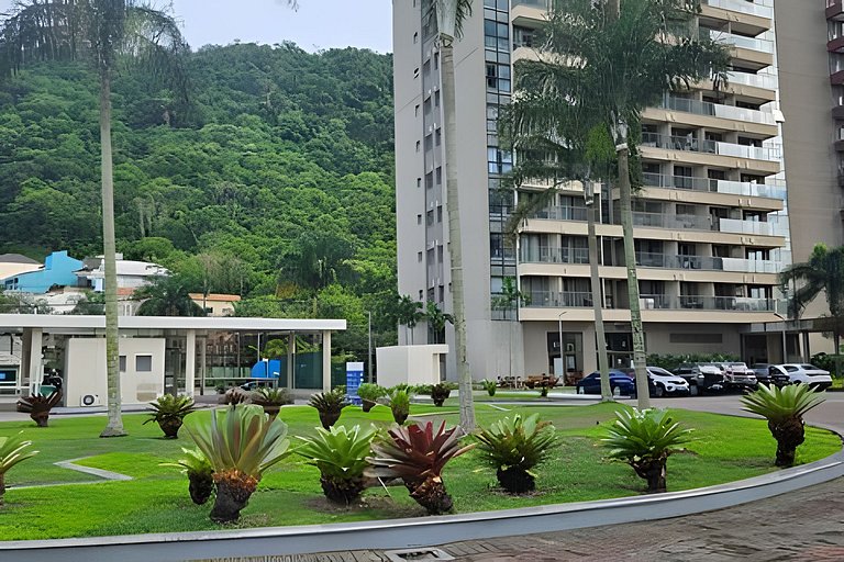 Apto na Barra com Cozinha e Garagem 8BL2