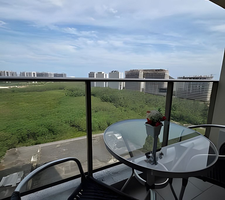 Suíte na Barra Garagem Micro-ondas e TV 50" 121BL2