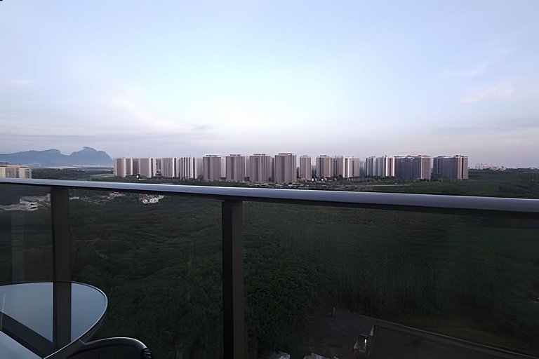 Suíte na Barra Garagem Micro-ondas e TV 50" 121BL2