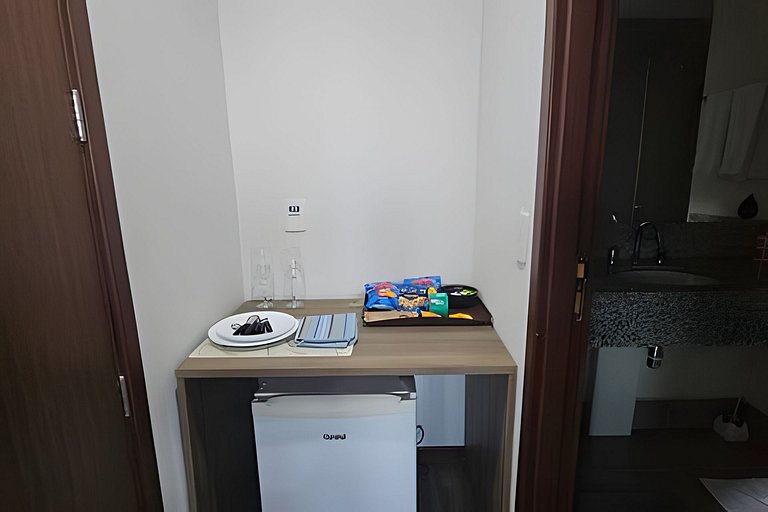 Suíte na Barra Garagem Micro-ondas e TV 50" 121BL2
