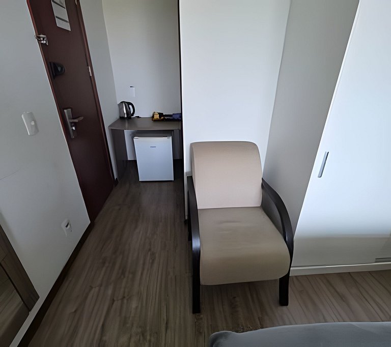 Suíte na Barra Garagem Micro-ondas e TV 50" 121BL2