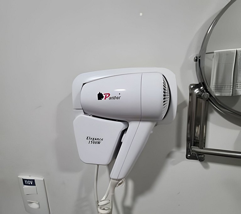 Suíte na Barra Garagem Micro-ondas e TV 50" 121BL2