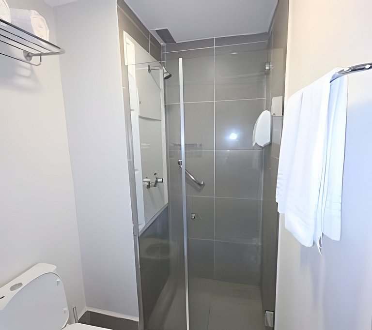 Apto na Barra com Cozinha e Garagem 122BL2
