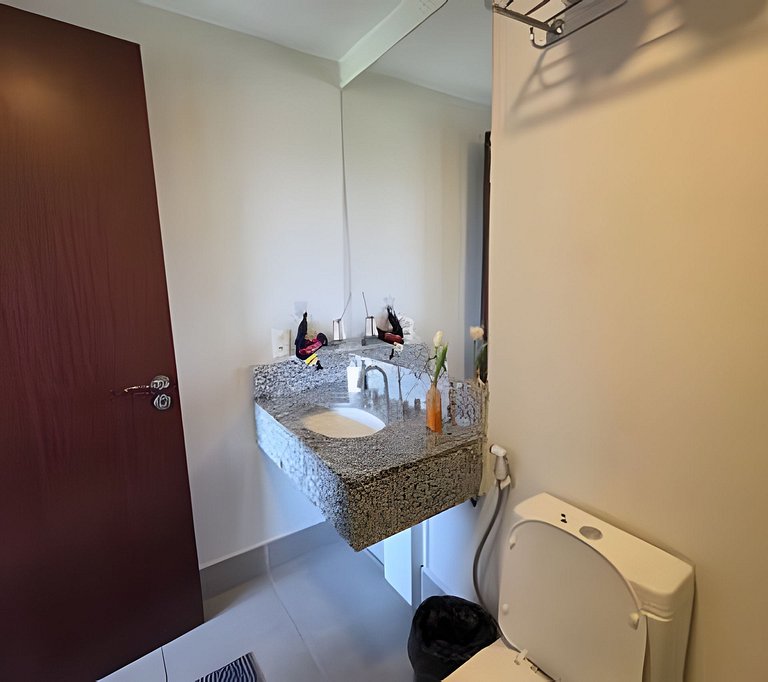 Apto na Barra com Cozinha e Garagem 122BL2