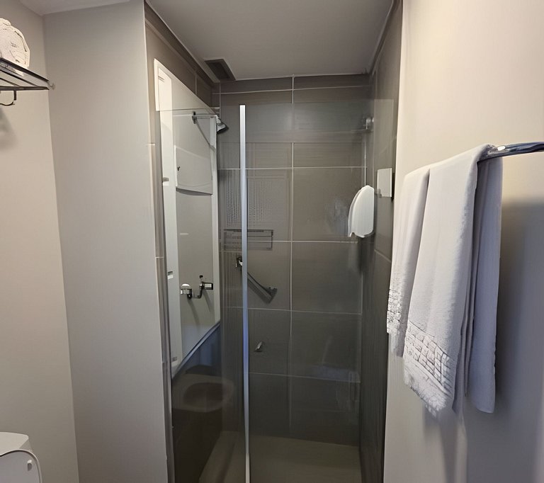 Apto na Barra com Cozinha e Garagem 122BL2