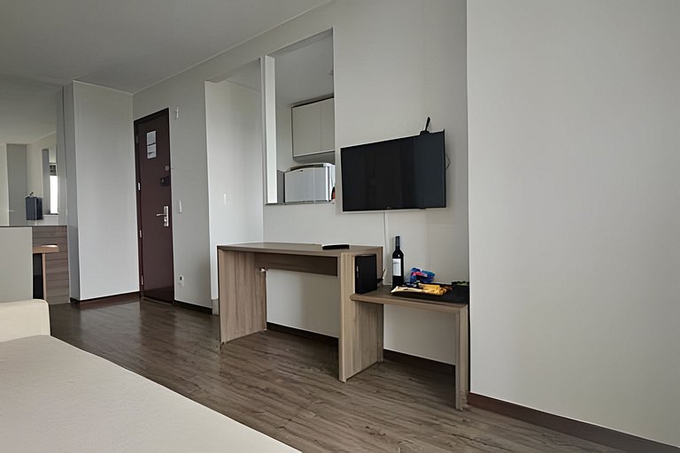 Apto na Barra com Cozinha e Garagem 121BL2