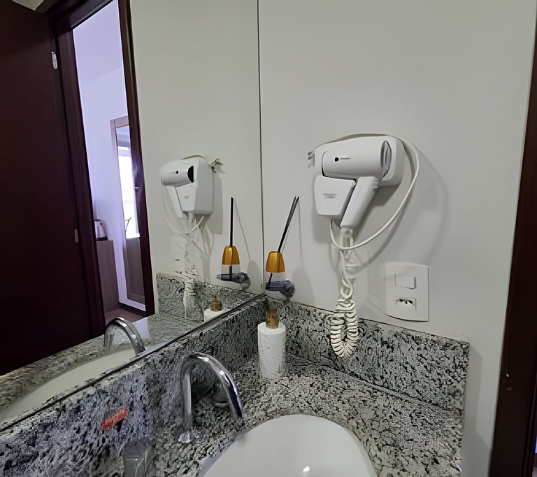 SUÍTE na Barra c/ Garagem e Self Check-in 7BL2