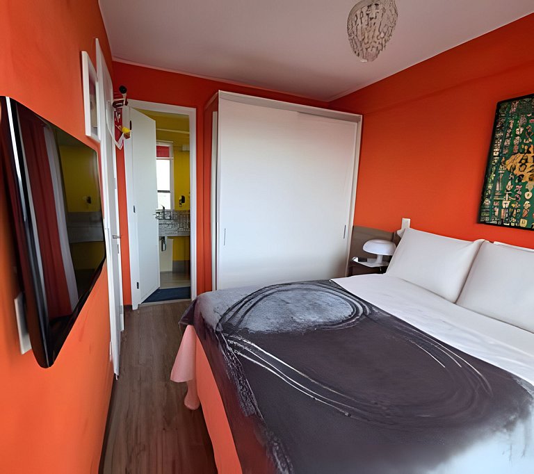 APTO na Barra com Cozinha, Garagem e TV 50" 131BL2
