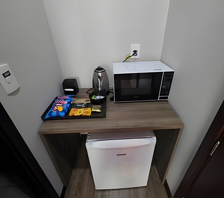 Suíte na Barra Garagem Micro-ondas e TV 65" 8BL1