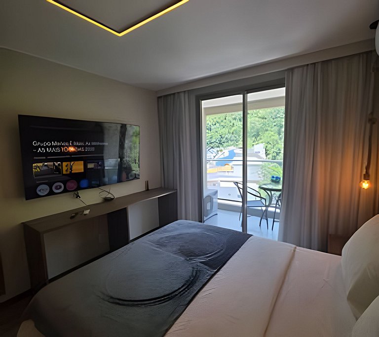Suíte na Barra Garagem Micro-ondas e TV 65" 8BL1