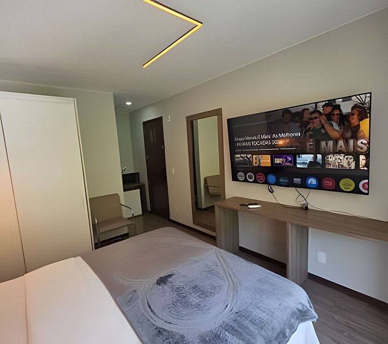 Suíte na Barra Garagem Micro-ondas e TV 65" 8BL1