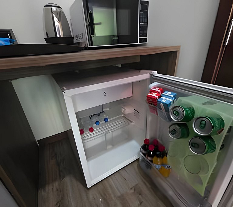 Suíte na Barra Garagem Micro-ondas e TV 65" 8BL1