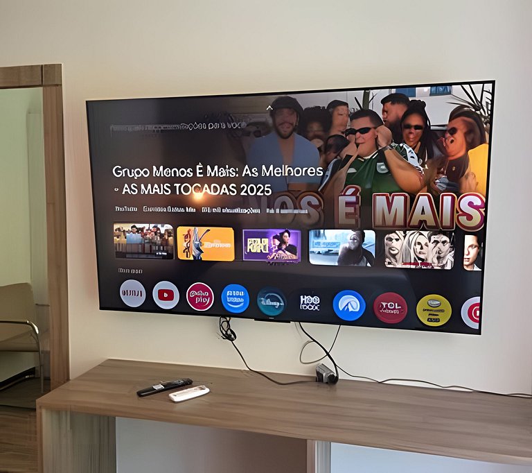 Suíte na Barra Garagem Micro-ondas e TV 65" 8BL1