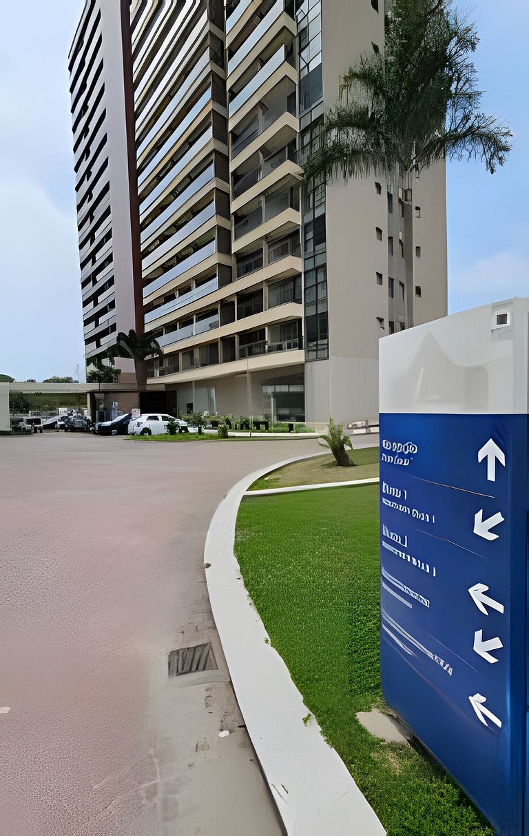 Apto na Barra com Cozinha e Garagem 1BL2