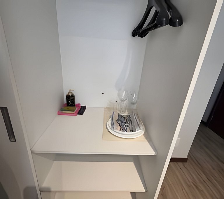SUÍTE na Barra c/ Garagem e Micro-ondas 9BL2