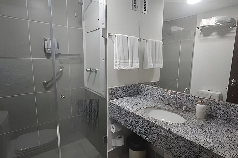Suíte na Barra c/ Garagem e Self Check-in 122BL2