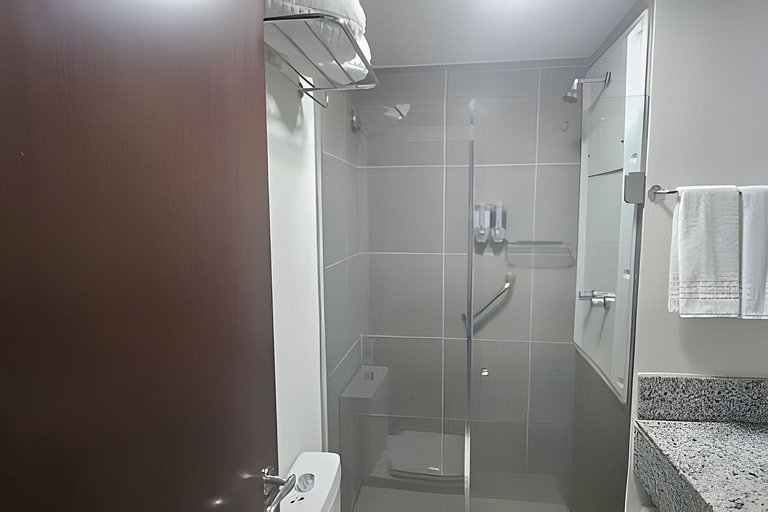 Suíte na Barra c/ Garagem e Self Check-in 122BL2