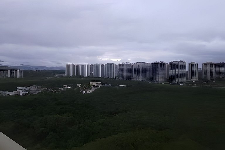 Suíte na Barra c/ Garagem e Self Check-in 122BL2