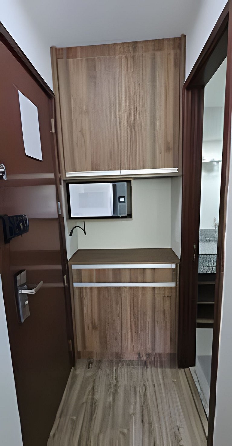 SUÍTE na Barra c/ Garagem e Micro-Ondas 172BL1
