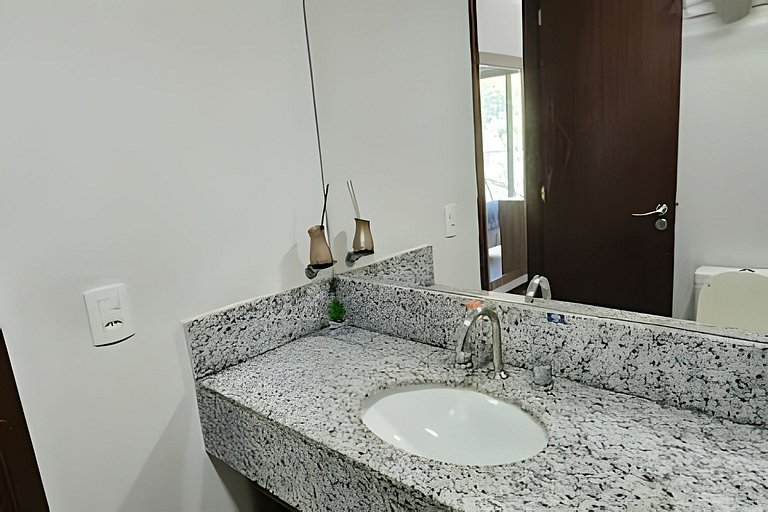SUÍTE na Barra c/ Garagem e Micro-Ondas 172BL1