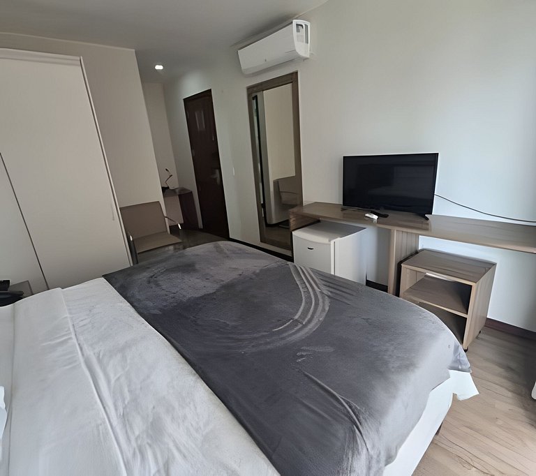 Suíte na Barra c/ Garagem e Micro-ondas 9BL1