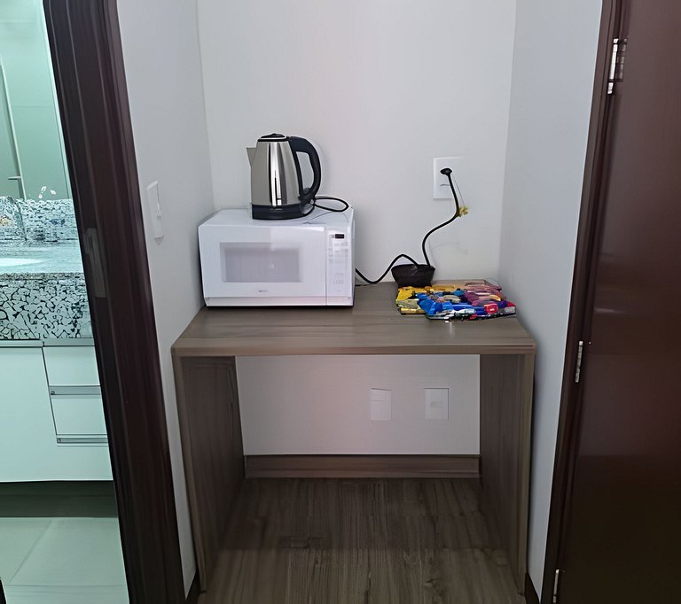 Suíte na Barra c/ Garagem e Micro-ondas 9BL1