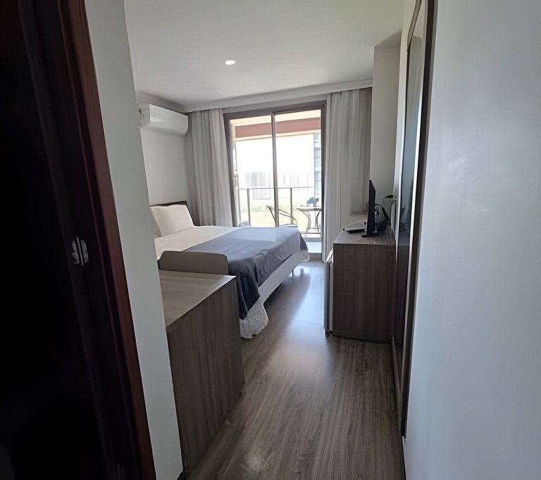 Suíte na Barra c/ Garagem e Micro-ondas 132BL1