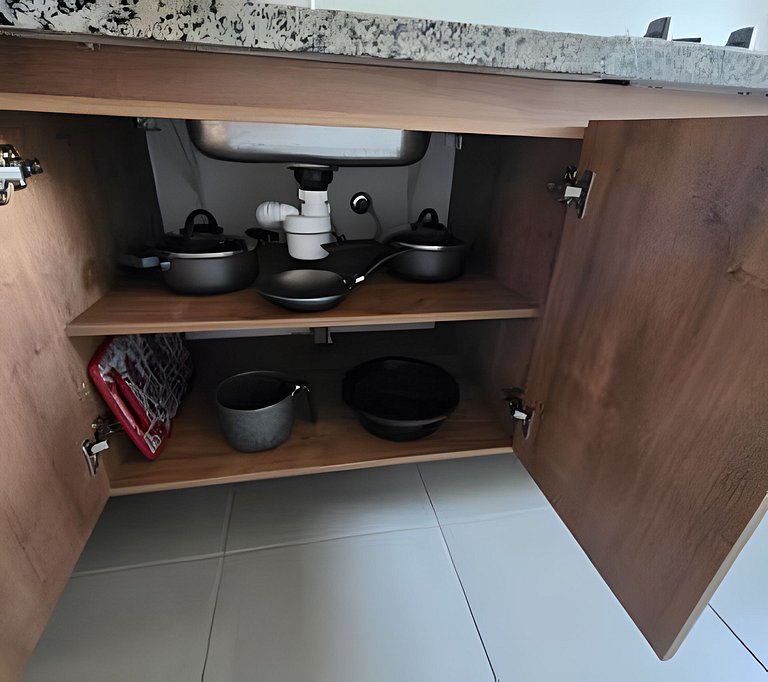 Apto na Barra com Cozinha e Garagem 1BL1