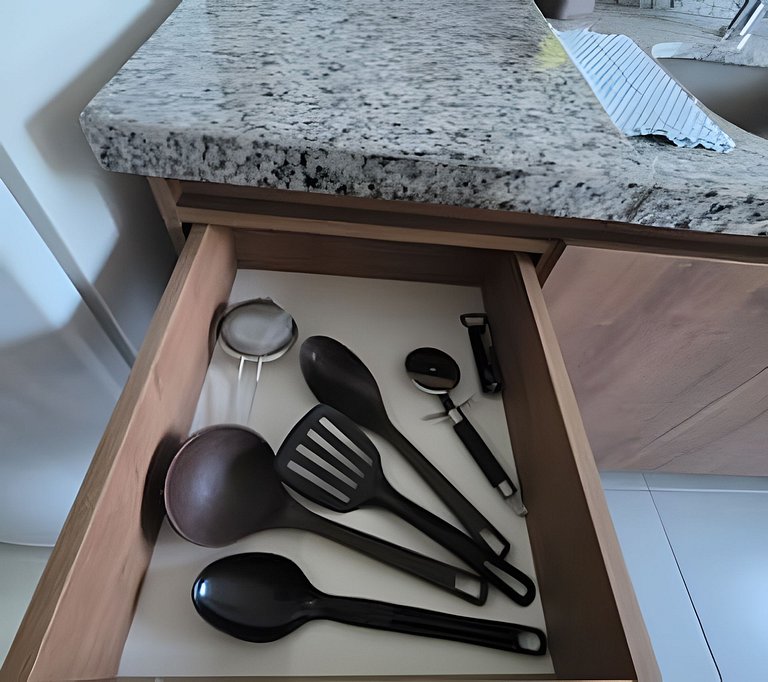 Apto na Barra com Cozinha e Garagem 1BL1