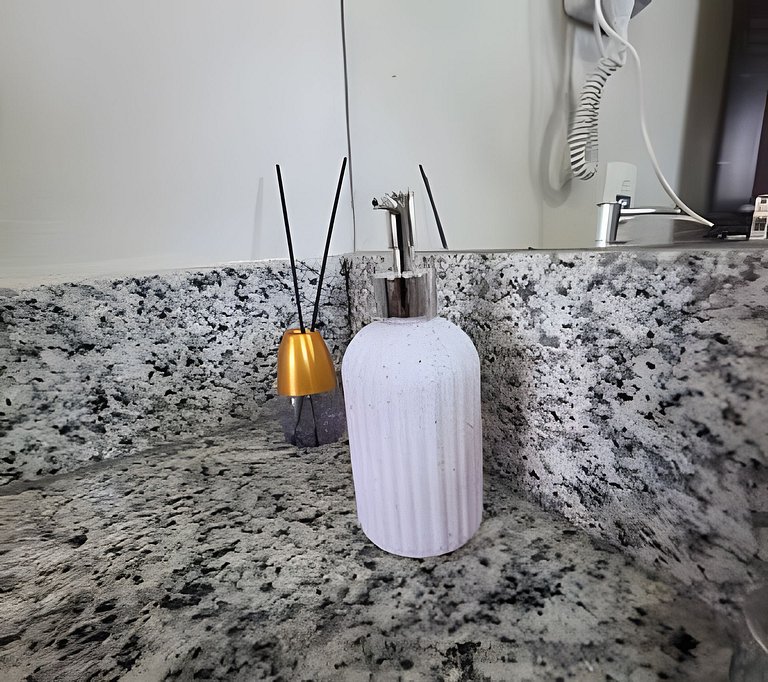 Apto na Barra com Cozinha e Garagem 1BL1