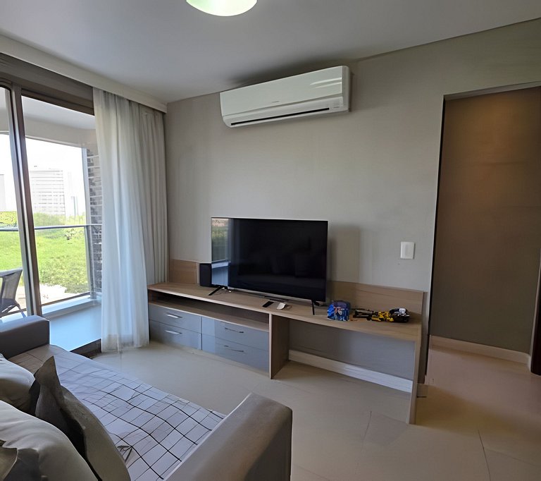 Apto na Barra com Cozinha, Garagem e TV 50" 5BL2
