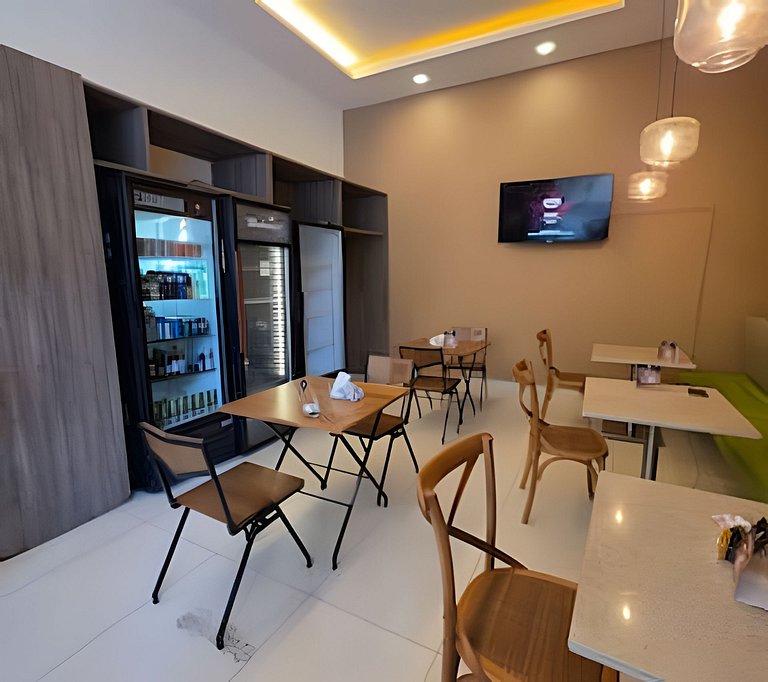 Apto na Barra com Cozinha, Garagem e TV 50" 5BL2