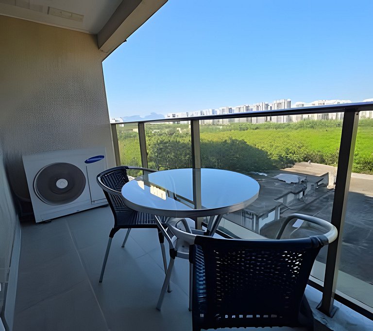 Apto na Barra com Cozinha, Garagem e TV 50" 5BL2