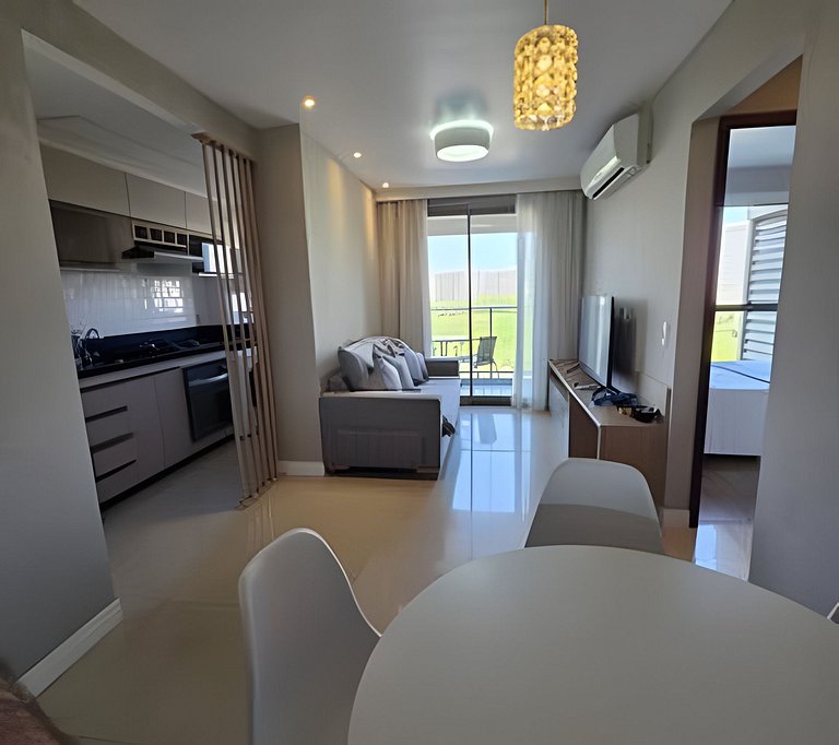 Apto na Barra com Cozinha, Garagem e TV 50" 5BL2