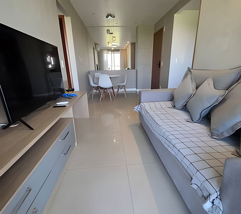 Apto na Barra com Cozinha, Garagem e TV 50" 5BL2