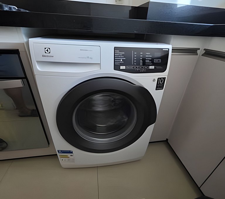 Apto na Barra com Cozinha, Garagem e TV 50" 5BL2