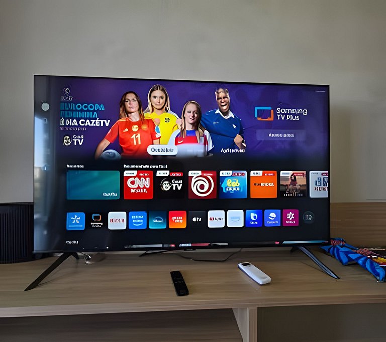 Apto na Barra com Cozinha, Garagem e TV 50" 5BL2