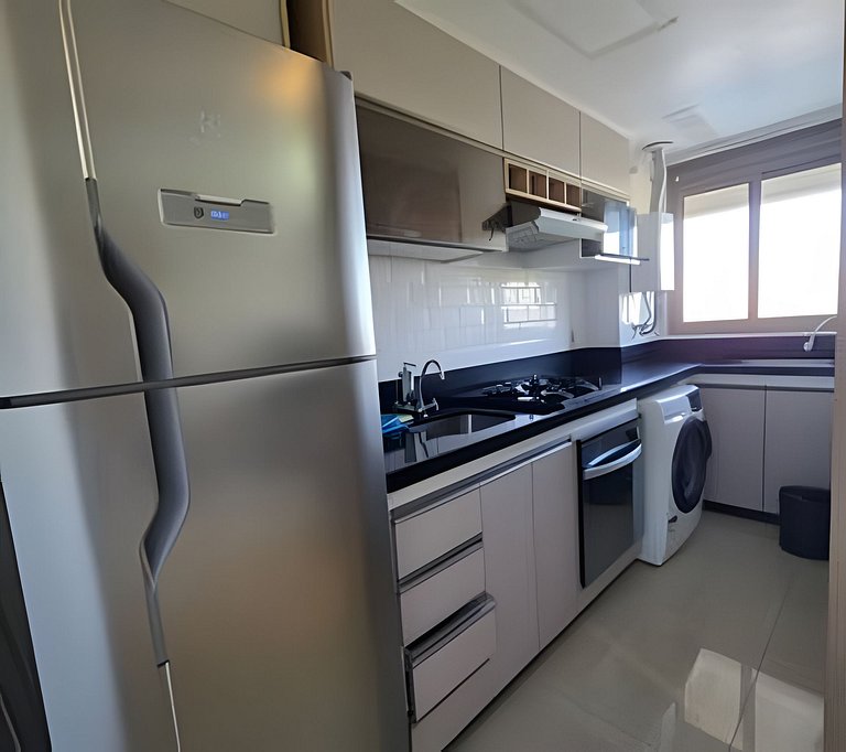 Apto na Barra com Cozinha, Garagem e TV 50" 5BL2