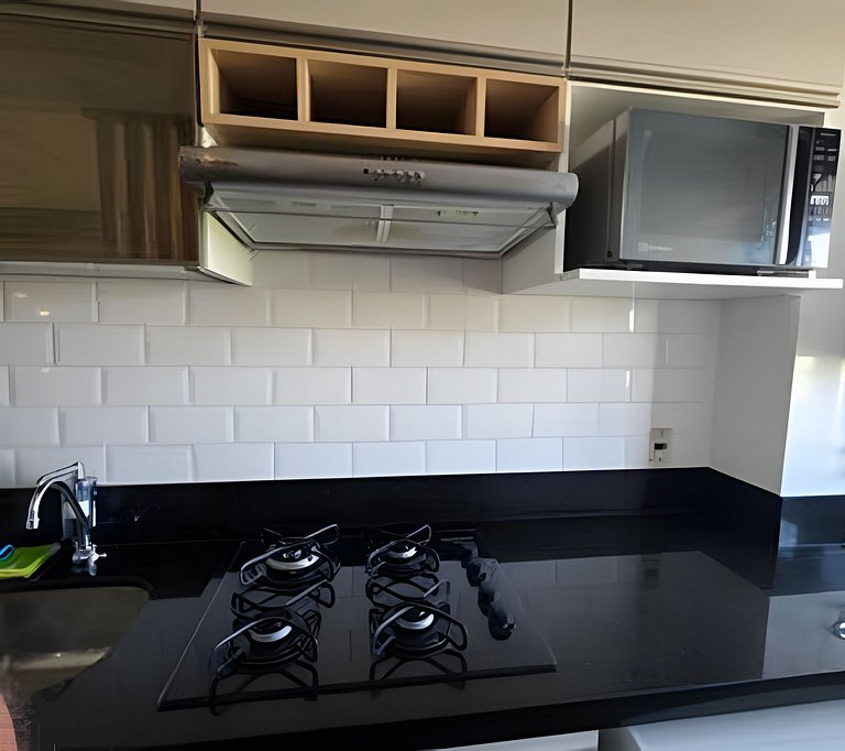 Apto na Barra com Cozinha, Garagem e TV 50" 5BL2