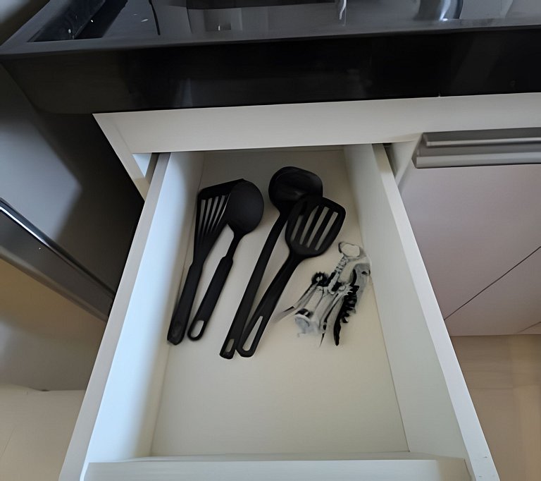 Apto na Barra com Cozinha, Garagem e TV 50" 5BL2