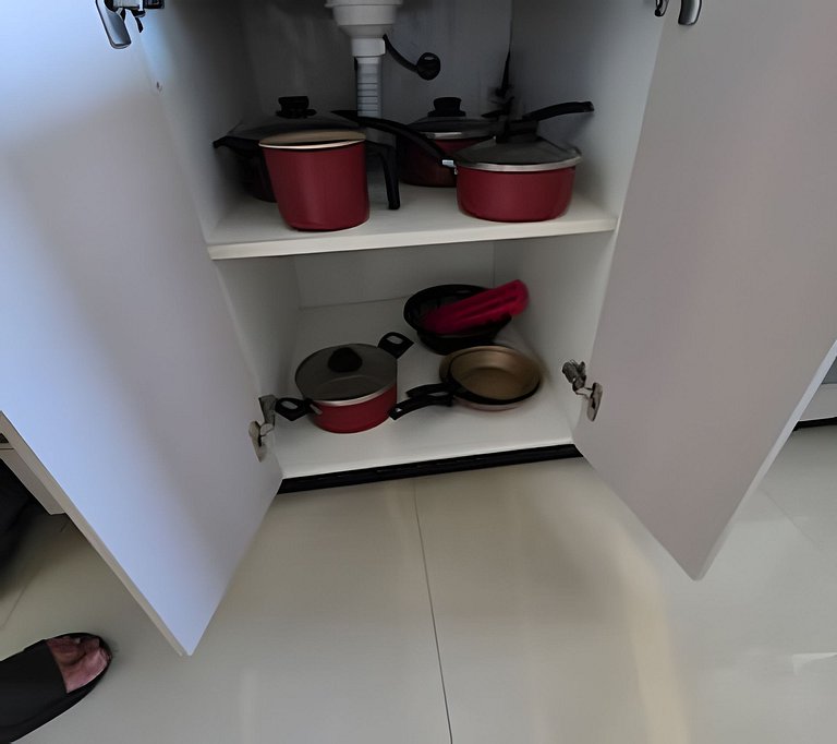 Apto na Barra com Cozinha, Garagem e TV 50" 5BL2