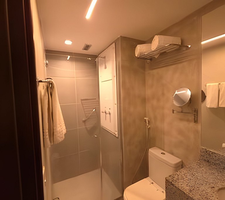 Apto na Barra com Cozinha, Garagem e TV 42" 161BL2