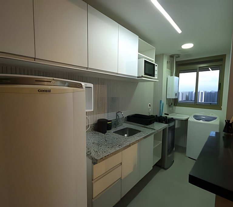 Apto na Barra com Cozinha, Garagem e TV 42" 161BL2