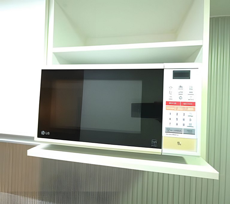 Apto na Barra com Cozinha, Garagem e TV 42" 161BL2