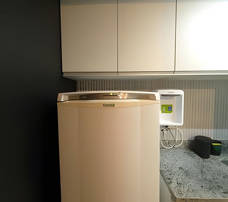 Apto na Barra com Cozinha, Garagem e TV 42" 161BL2