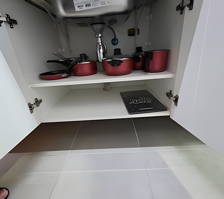 Apto na Barra com Cozinha, Garagem e TV 42" 161BL2